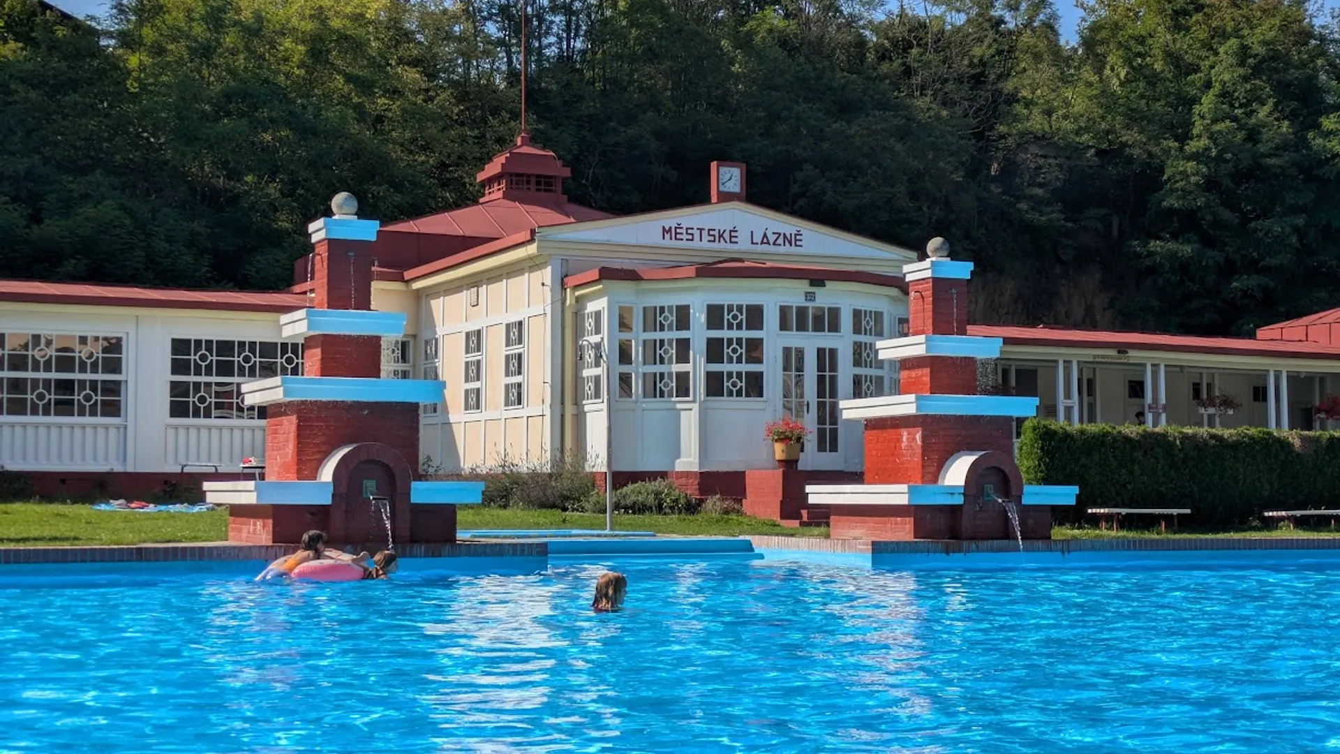 Historické koupaliště Mšeno u Mělníka ve stylu art déco.
